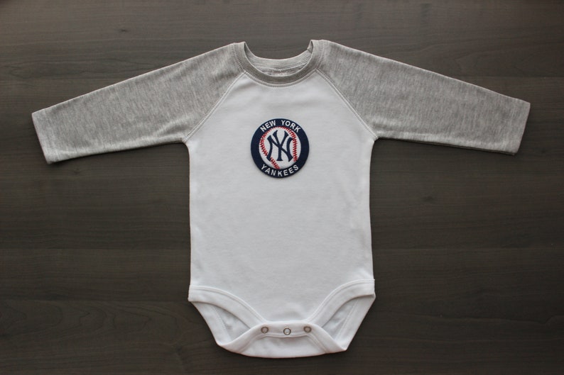 New York NY Yankees Onesie Bodysuit Shirt Logo