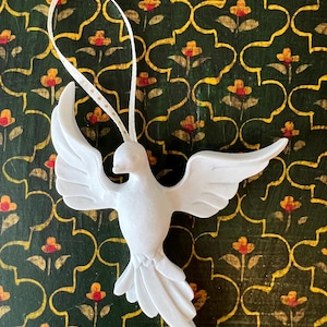 Resin Holy Spirit Decor Christian Wall Art Handmade Faith Symbol for Home Altar Gift Holy Spirit Dove Resin Figurine Confirmation Gift