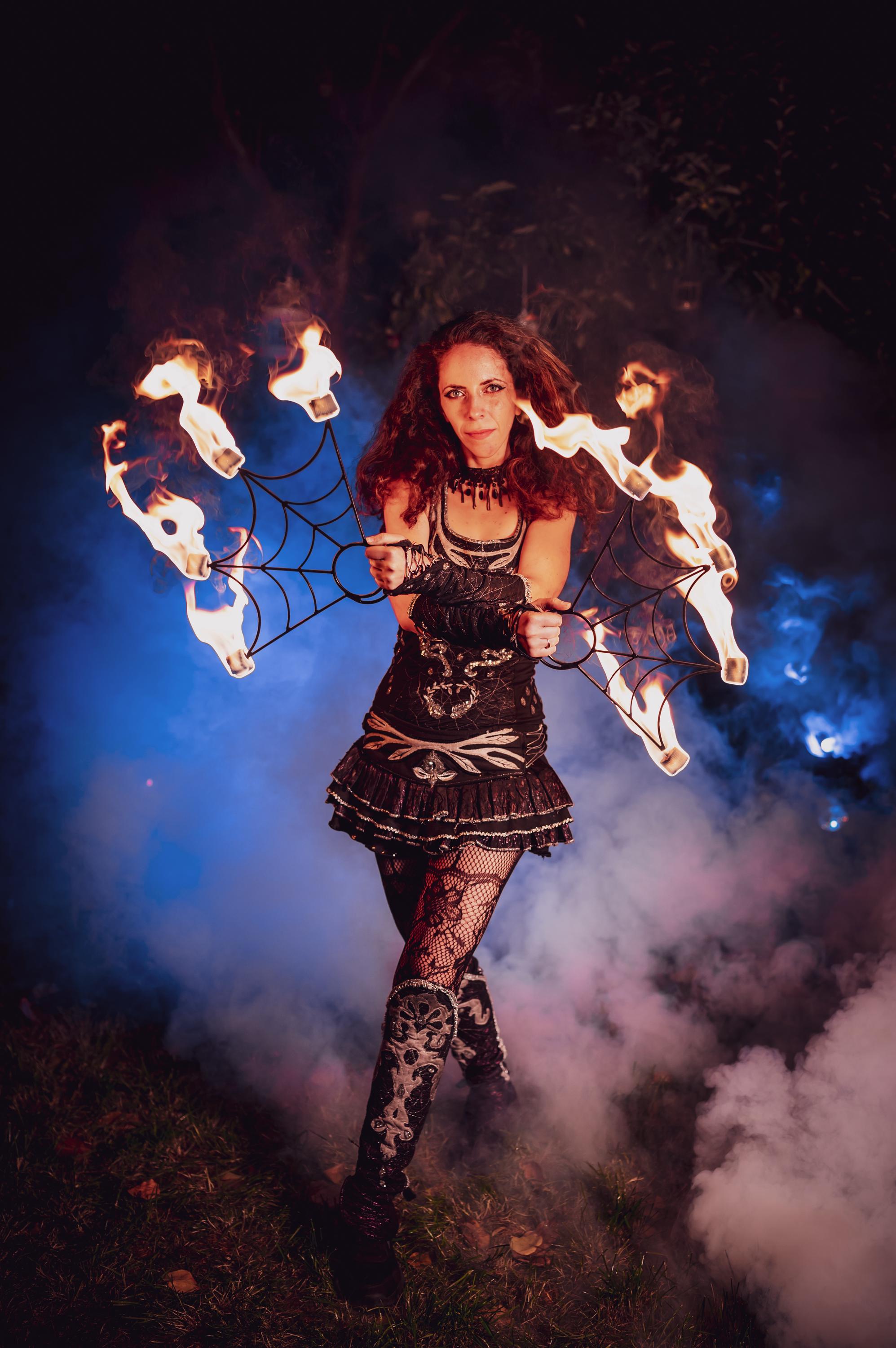 Paire D’éventails Spider Pour Danse Du Feu – Acier Inoxydable Et Mèches Kevlar, 48 X 35 Cm, Poids 300 G, Durable Et Sécurisé – Débutants Confirmés