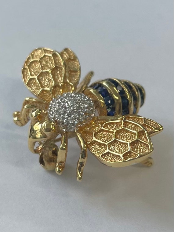 18K yellow gold fly brooch with diamonds and dark… - image 1