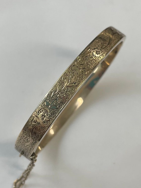10K gold oval hinged etched bangle bracelet