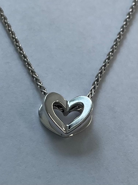 18K white gold open heart pendant on chain by Aspr