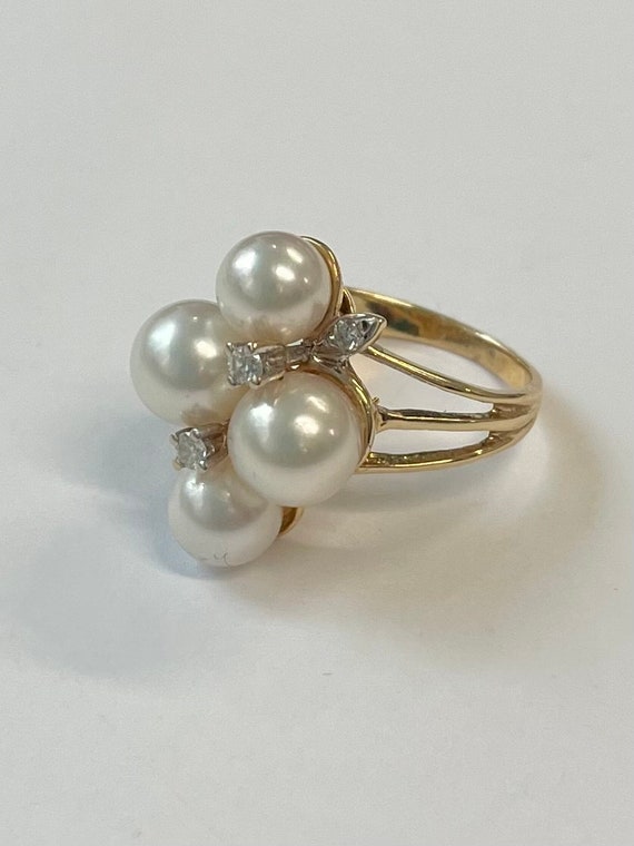 14K yellow gold ring with four pearls and diamonds - image 4