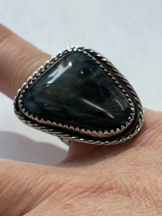 Sterling silver ring with triangular labradorite - image 4