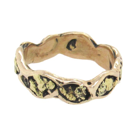 14K yellow gold scalloped band with green gold nu… - image 3