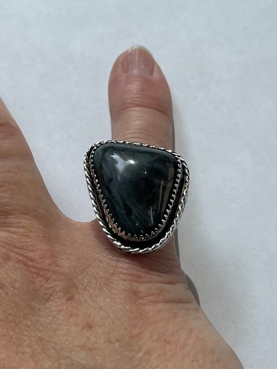 Sterling silver ring with triangular labradorite - image 2