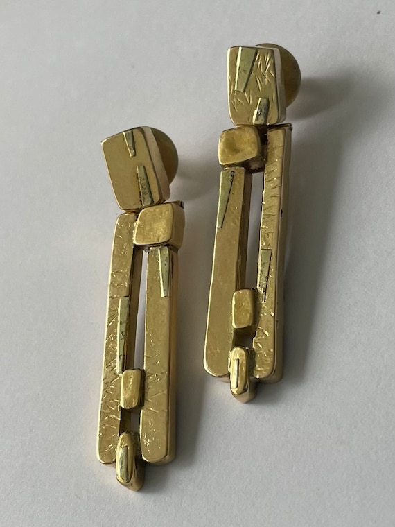 18K and 22K gold drop earrings by Rena Koopman