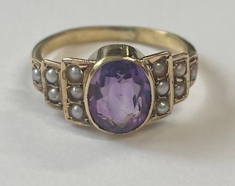 Victorian 18K yellow gold ring with oval amethyst and seed pearls