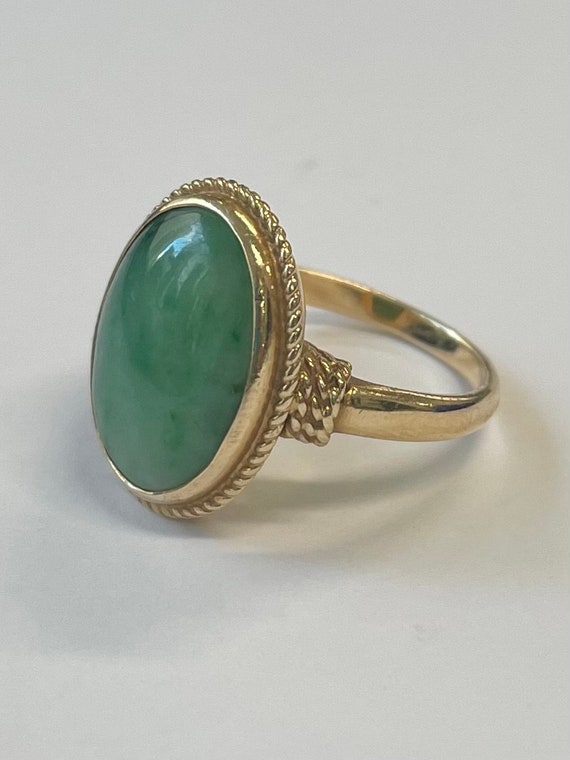 14K yellow gold oval jade ring