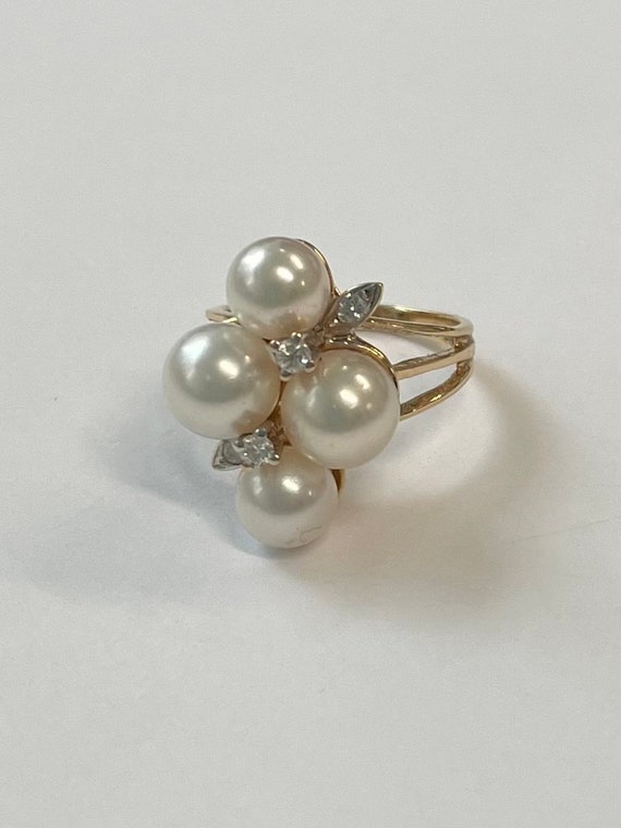 14K yellow gold ring with four pearls and diamonds - image 2