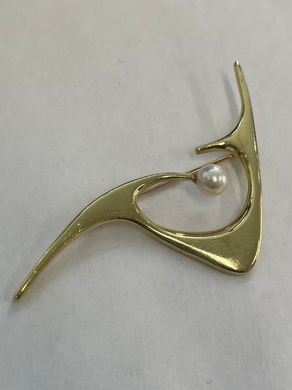 18K yellow gold free form brooch with pearl by Ed 