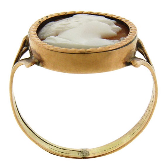 Rose gold cameo ring circa 1900 - image 3