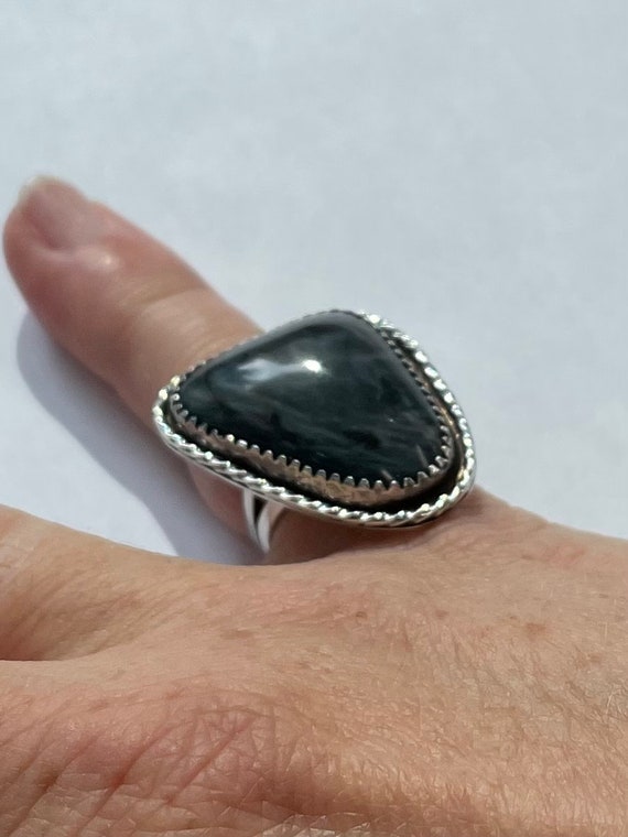 Sterling silver ring with triangular labradorite - image 3