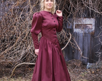 Cintha Classic Victorian Gown