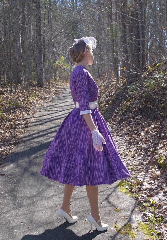 Purple 1950s best sale dress