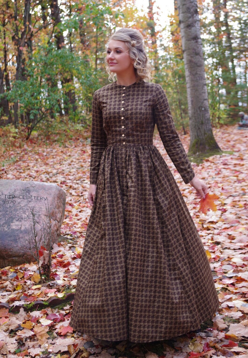 Victorian Dresses | Victorian Ballgowns | Victorian Clothing     Trish Print Prairie Cottage Core Pioneer Vintage Style Cotton Dress  AT vintagedancer.com