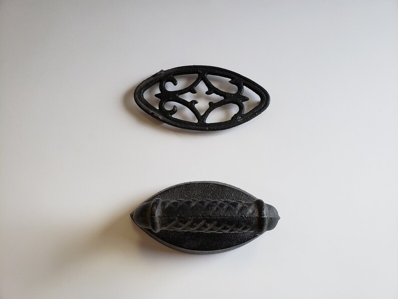 Vintage Childs miniature Cast iron sad iron or salesman sample with trivet