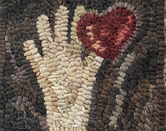 Heart and Hand PDF rug hooking pattern, beginner rug hooking pattern, primitive hooked rug pattern