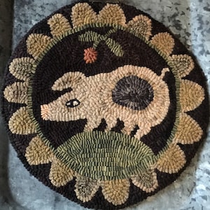 Rug Hooking Pattern, Spotted Pig, Primitive Hooked Rug Pattern, Original design by Winter Cottage Studio, Full size pattern