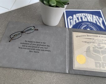 Portadiplomas de graduación personalizado de piel sintética: Regalo para la promoción de 2026