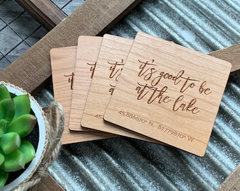 Posavasos de madera grabados con diseño de lago/Coordenadas personalizadas, juego de 4