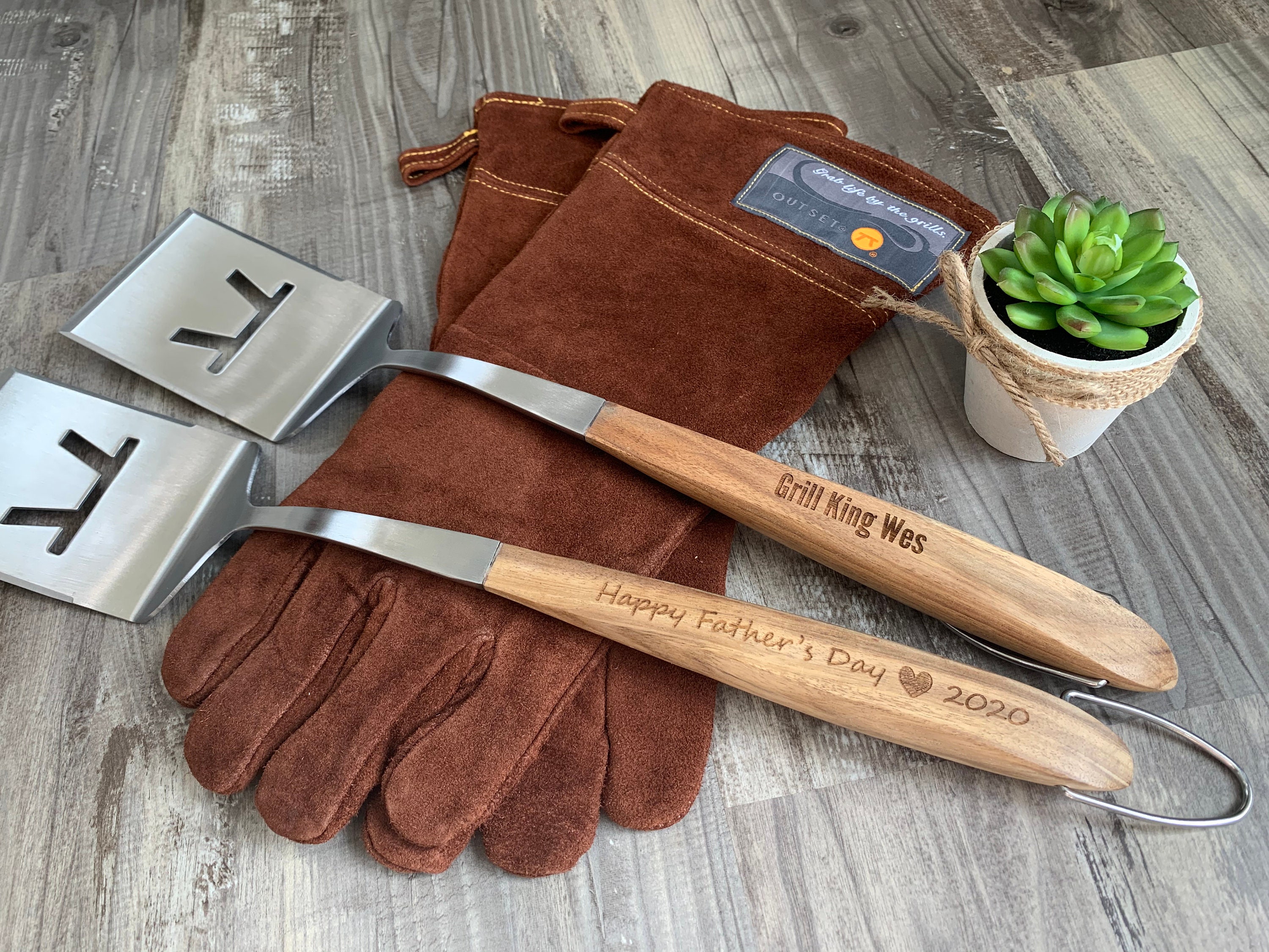 Christmas Gifts for Men Groomsmen Leather Grill Gloves spatula is