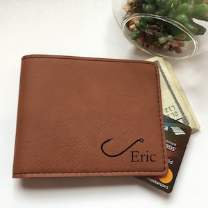 Carteras personalizadas, regalos para pescadores, regalos de pesca para hombres / Cartera de pesca personalizada, cartera de cuero sintético para hombres, diseño de anzuelo de pesca