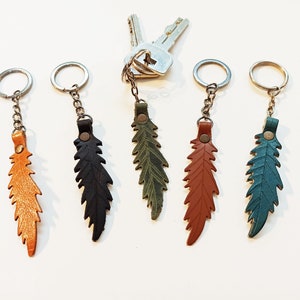Feather Keychain, Feather Keyring, Leather Keyring, Leather Keychain, Key holder, Leaf Keychain, Feather appear, Leather Accessories