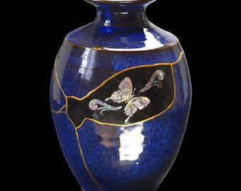 REAL GOLD KINTSUGI blue vase with mop inlay of butterflies