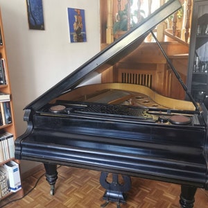 baby grand piano