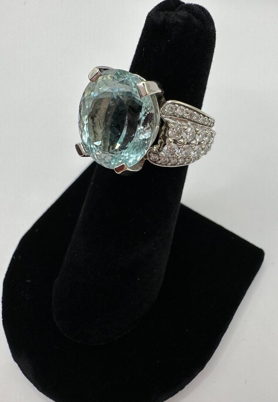 Stunning 14KT White Gold Aquamarine & Diamond Ring