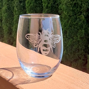 etched honey bee glass, etched wine glass, bee wine glass, save the bees, wine gift, honeybee glass, bee gift,  stemless bar ware