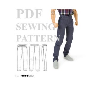 Könnte beinhalten: Ein PDF-Schnittmuster für eine Hose mit technischer Strichzeichnung der Hose in Vorder-, Rück- und Seitenansicht. Eine Puppe trägt die fertige dunkelblaue Hose kombiniert mit einem karierten Hemd, um die Passform und den Stil zu zeigen.