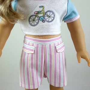 Top croppeded de vélo et short rayé conçus pour sadapter aux poupées de 18 pouces image 3