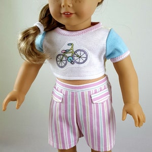 Top croppeded de vélo et short rayé conçus pour sadapter aux poupées de 18 pouces image 2