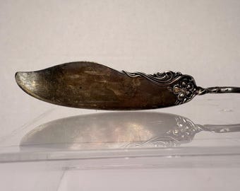 Vintage WM Rogers & Son Silver Plate Butter Spreader Floral Art Nouveau Flatware