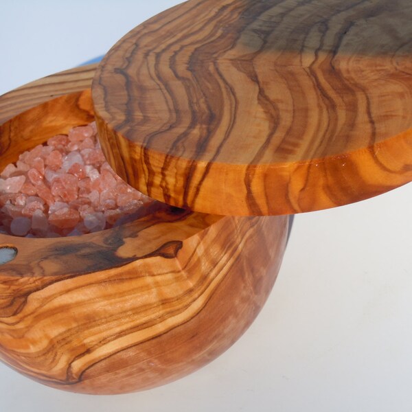 Salero de madera de olivo con tapa magnética, envío gratuito, vendedor estadounidense, acabado increíble.