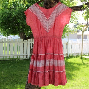 O Pionierkress | Vintage rosa Blumenprairie Kleid