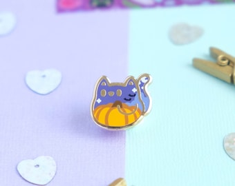 LIMITED EDITION - Mini Hard Enamel Pin Cute Cat with pumpkin for Halloween perfect as board filler pin