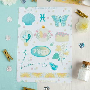 Hoja de pegatinas para entusiastas de la astrología de Piscis - Añade un toque personal a tus objetos favoritos con estas pegatinas de Piscis