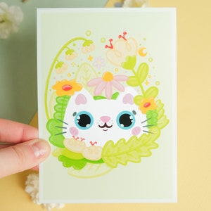 Illustration format carte A6 pour le Printemps avec un chat blanc dans un bouquet de fleurs parfait pour offrir ou décorer sa chambre