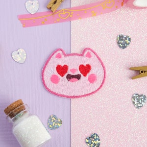 Patch thermocollant brodé mignon chat rose avec coeurs pour décorer vestes et jeans et célébrer la Saint Valentin et l&#39;amour