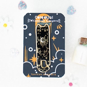 Pins Celestial Chat Carte de Tarot en émail dur pour décorer un blouson ou totebag - Whiskered Longers Collection