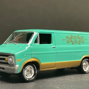 1-64 Scale / S-Scale 1976 Dodge Tradesman Van Mintgrün - Ideal für Dioramen & Diecast Fotografie - Sehr detailliert