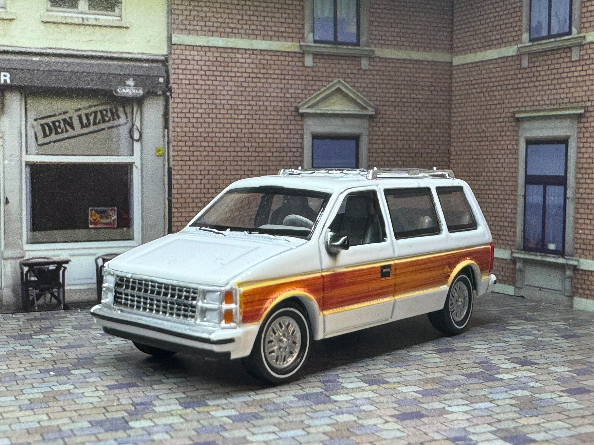 1-64 Scale / S-scale 1985 Dodge Caravan in White With Woodgrain