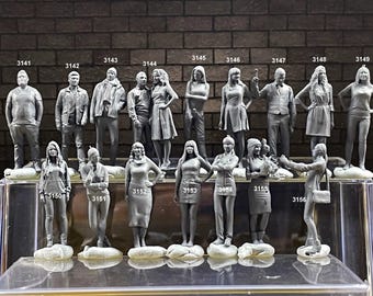 Double G 1:64 Miniature Menschliche Figuren - Unbemalt - ideal für Dioramen - Made in den USA LOT 472 Miniature 1.10