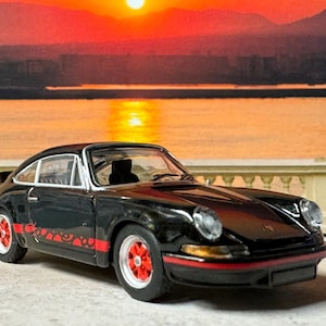 Porsche 911 Carrera RS 2.7 a escala 1:64/escala S: ideal para dioramas y fotografía en miniatura (MiniGT)