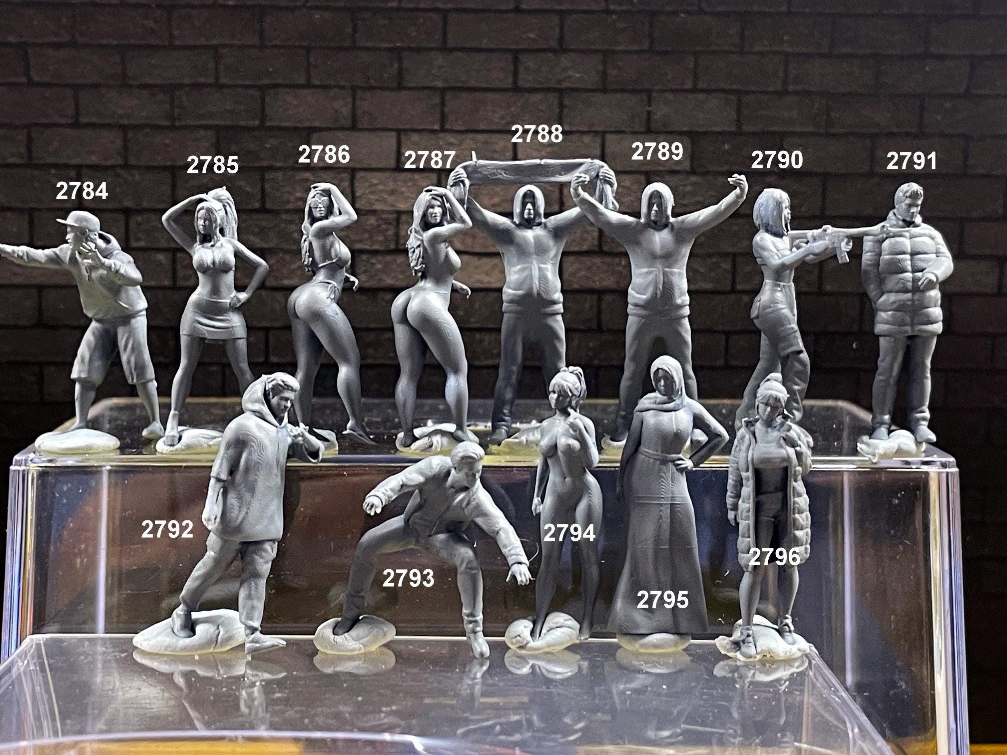 Double G 1:64 Miniature Human Figures -  Unpainted - great for Dioramas - Made in the USA LOT 582 Miniature 1.10