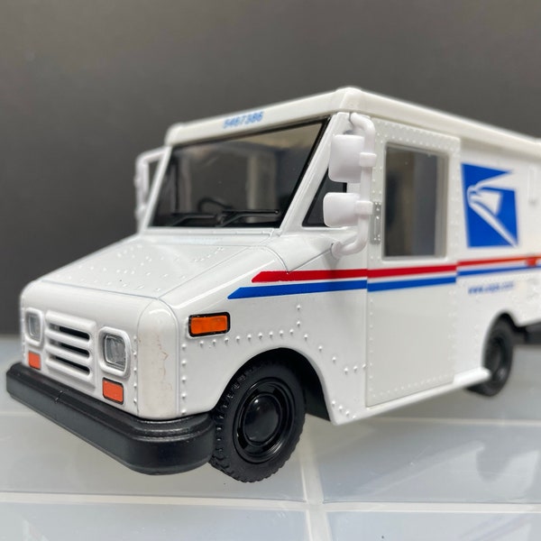 1:36 Under 5" USPS LLV Mail Delivery Truck - Great For Dioramas & Diecast Photography - Very Detailed