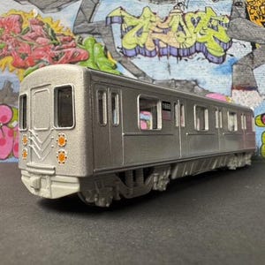 Plain NYC Metro Subway Train Car - "Clean" - under 7" Long. Great for Display or Diorama Bild 10